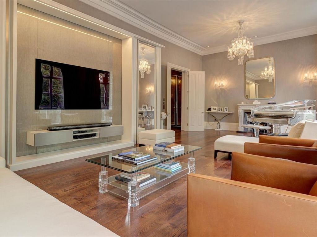 Buckingham, Buckingham Gate, London SW1E  