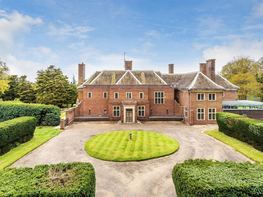 8 bed detached house for sale in Plumtree Cross Lane, Itchingfield