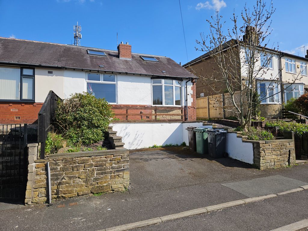 3 bed semidetached house to rent in Cross Lane, Primrose Hill