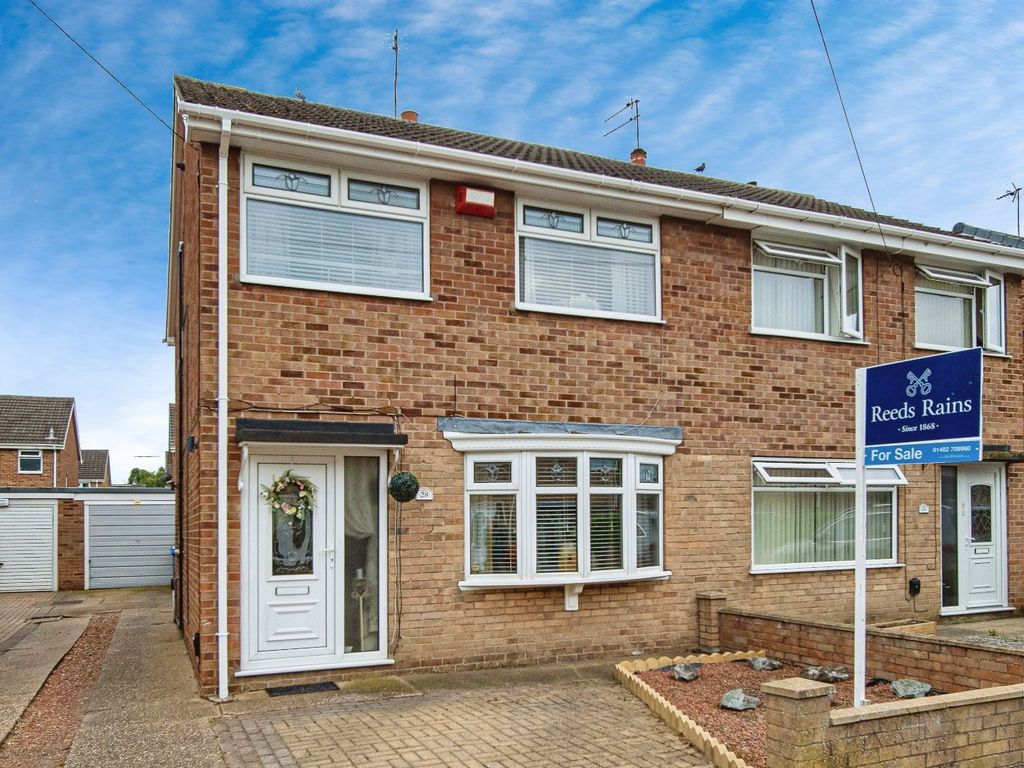 3 bed semidetached house for sale in Cullingworth Avenue, Hull, East