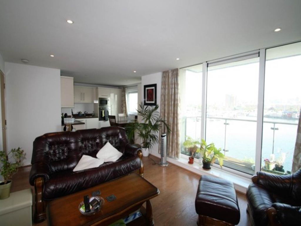 2 bed flat to rent in Fathom Court, 2 Basin Approach, London E16, £