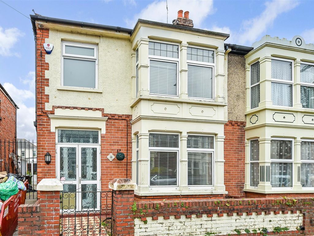 3 bed semidetached house for sale in Merrivale Road, Portsmouth PO2, £