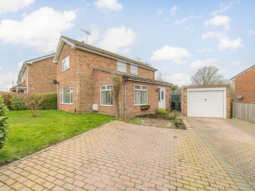 3 bed detached house for sale in Highfield Road, Willesborough TN24