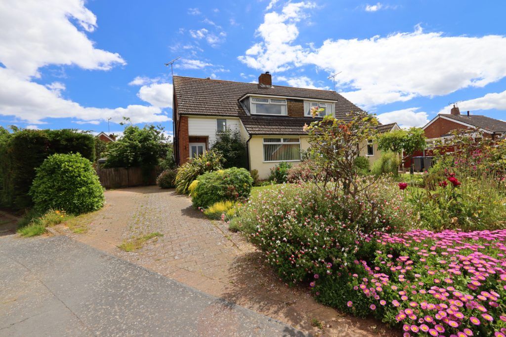 3 bed semidetached house for sale in Eaton Close, Trimley St. Mary