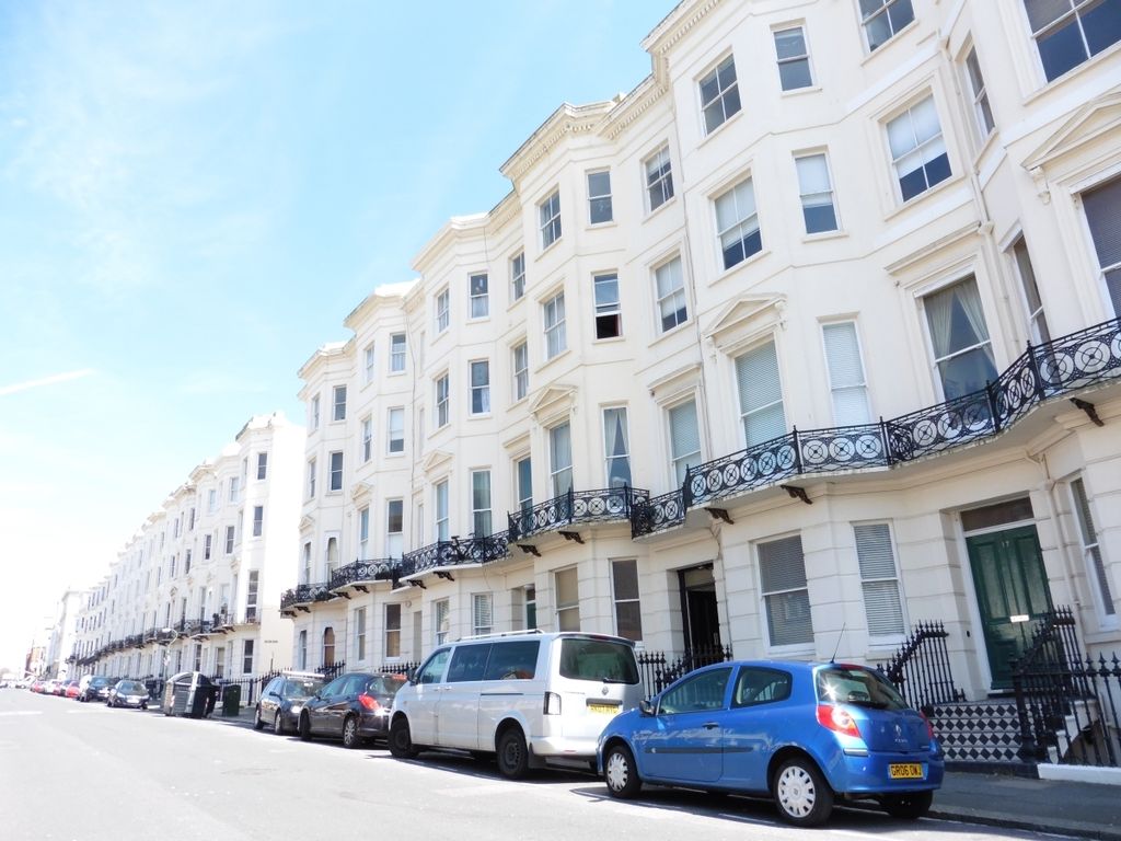 Studio to rent in Holland Road, Hove BN3, £900 pcm Zoopla