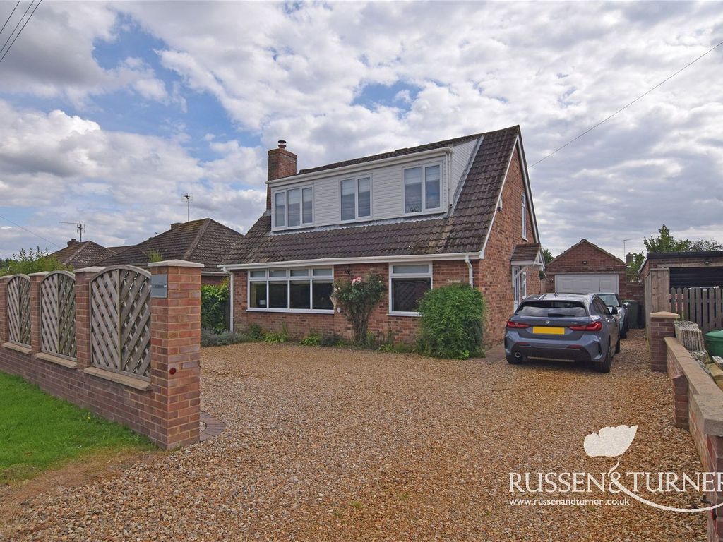 4 bed property for sale in Ling Common Road, North Wootton, King's Lynn