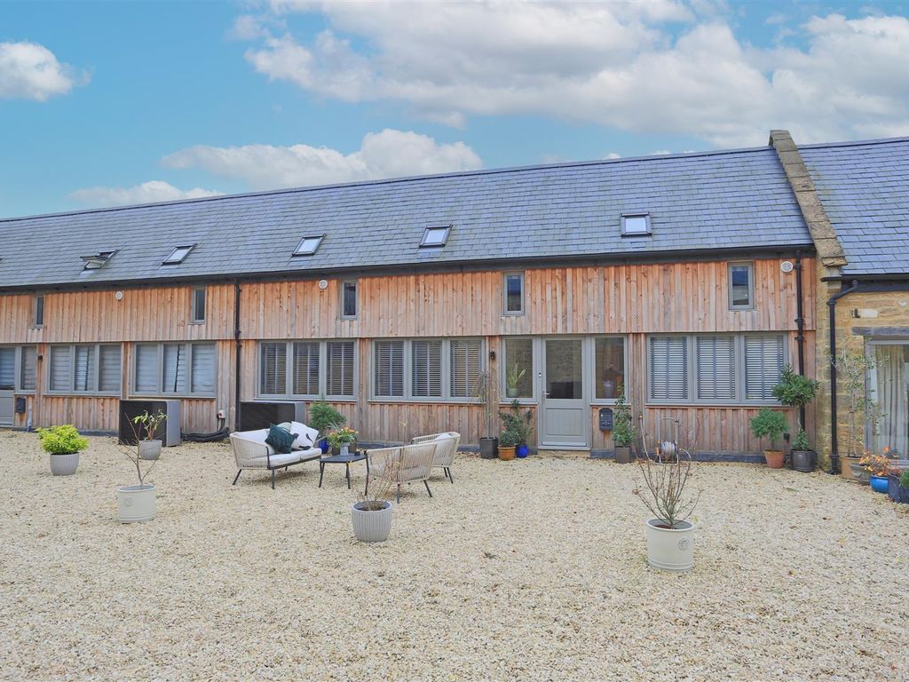 3 bed terraced house for sale in Yeabridge Court, Yeabridge, South