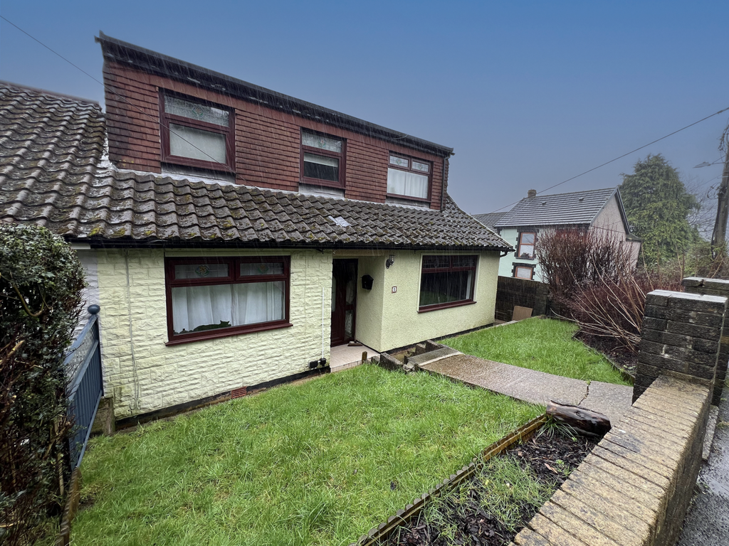 4 bed semidetached bungalow for sale in Sycamore Drive Tonypandy