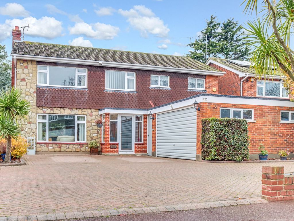 4 bed detached house for sale in Maplin Way North, Thorpe Bay SS1, £