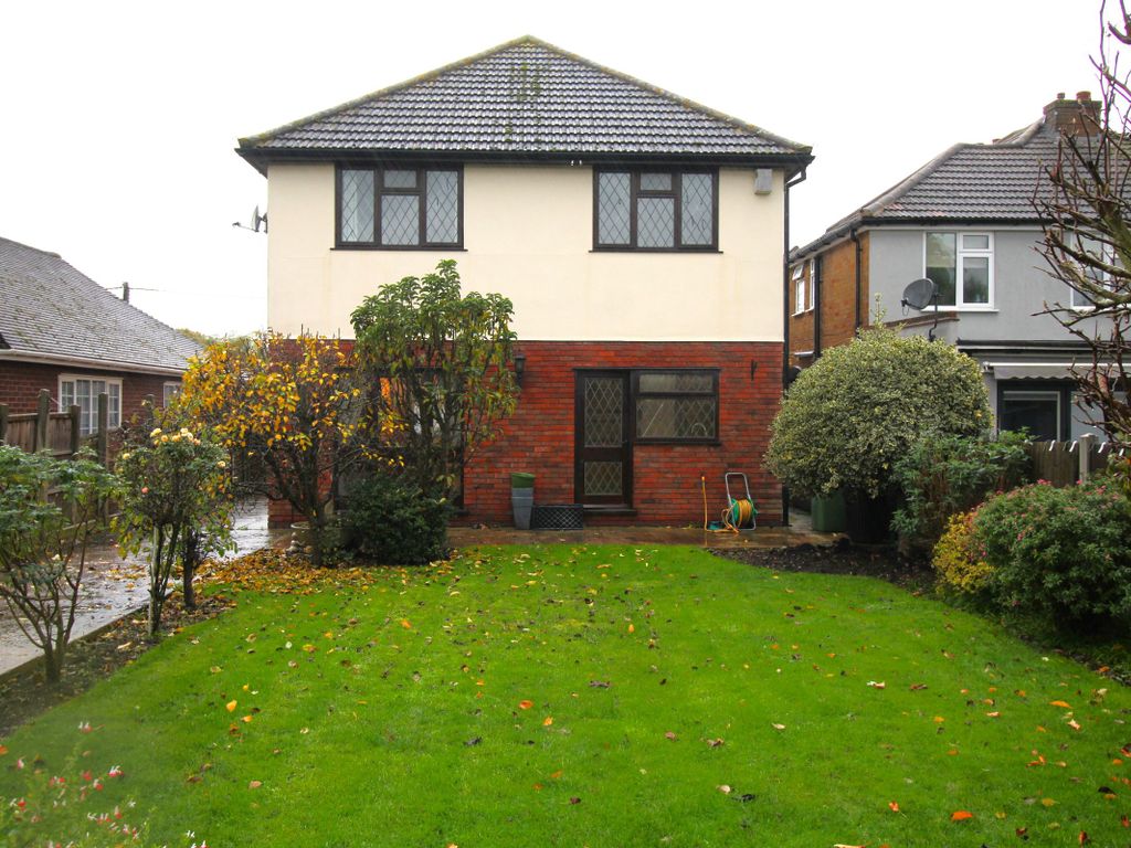 3 bed detached house for sale in Briscoe Road, Rainham RM13 Zoopla