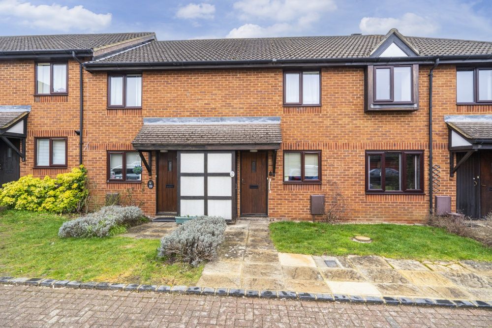 2 bed terraced house to rent in Darlington Close, Amersham HP6, £1,395 pcm Zoopla