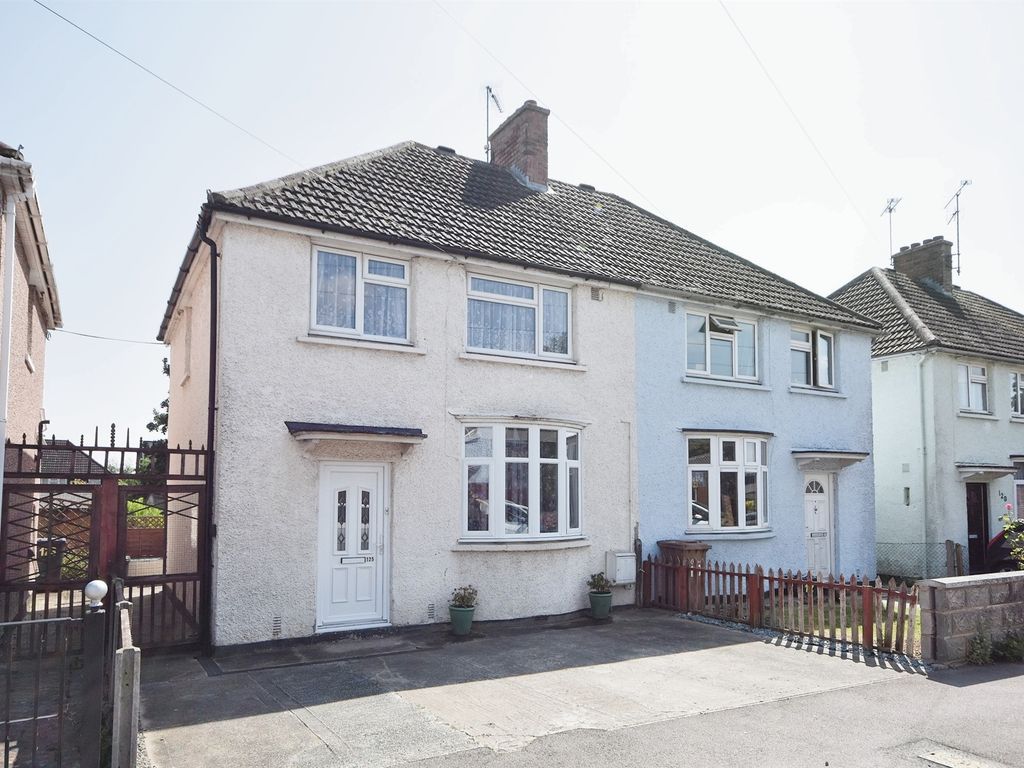 3 bed semidetached house for sale in Springfield Park Road, Chelmsford