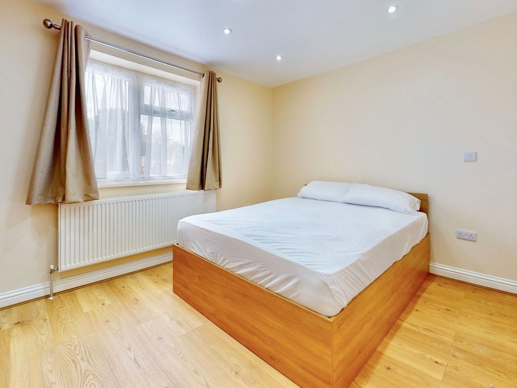 1 bed property to rent in Bilton Road, Perivale, Greenford UB6, £1,150