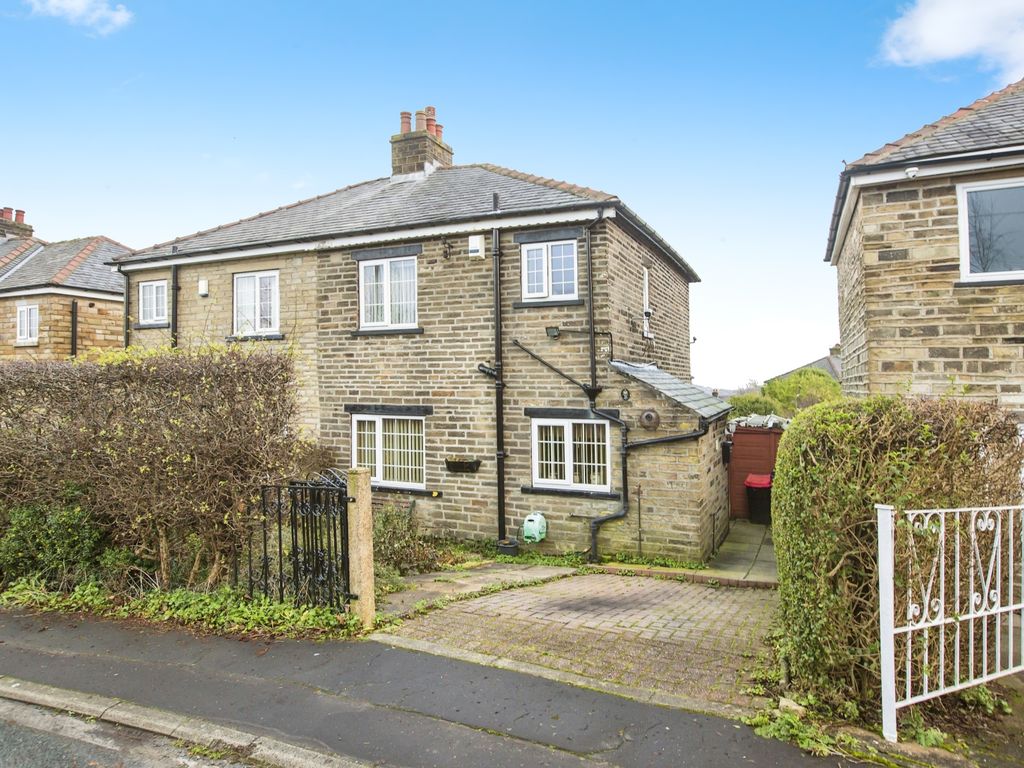 3 bed semidetached house for sale in Moorlands Crescent, Halifax, West
