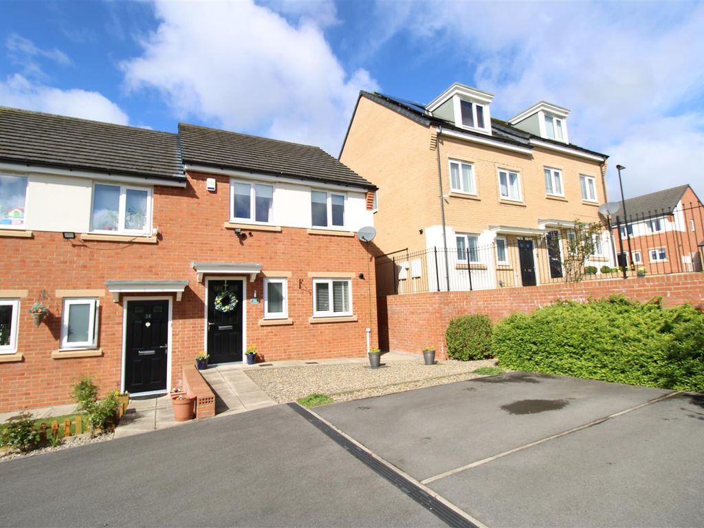 3 bed semidetached house for sale in Vallum Place, Throckley