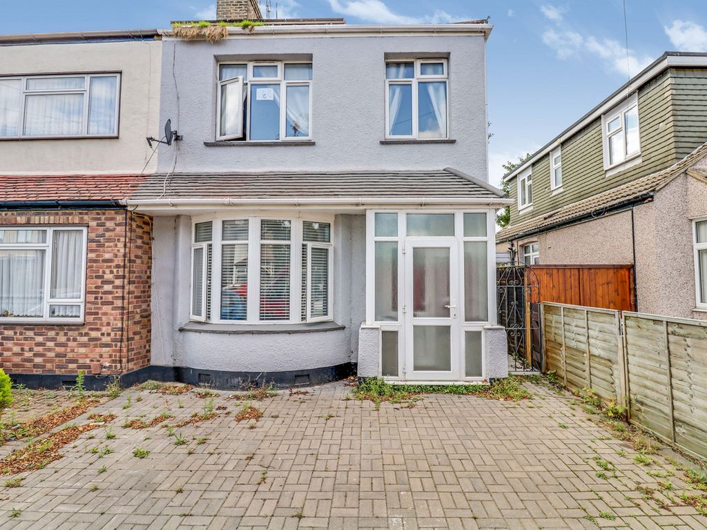 3 bed end terrace house for sale in Lonsdale Road, SouthendOnSea SS2
