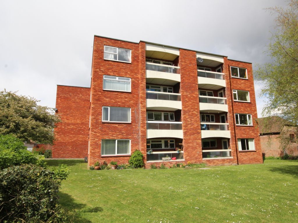 2 bed flat to rent in Sandown Close, Bridgwater TA6, £975 pcm Zoopla