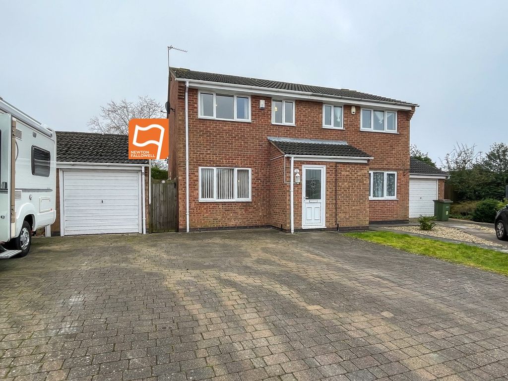 3 bed semidetached house to rent in Wexford Close, Leicester LE2, £