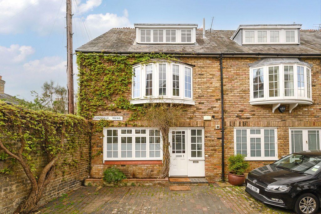 3 bed end terrace house for sale in Lonsdale Mews, Road