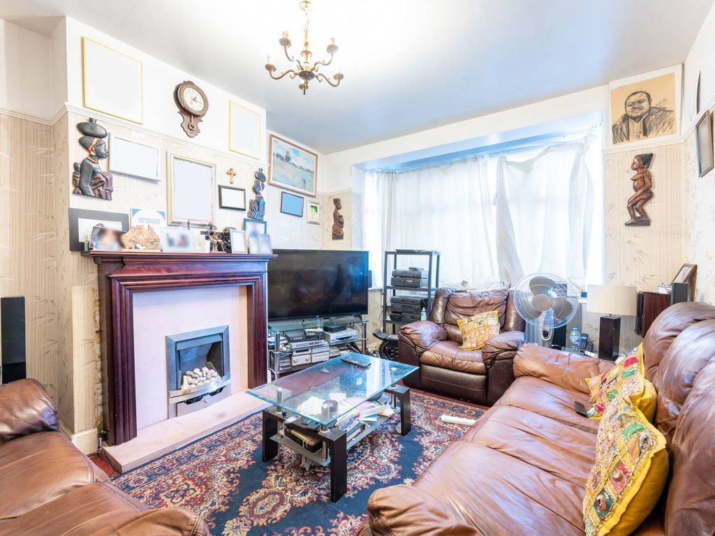 Laings Avenue, Mitcham CR4  