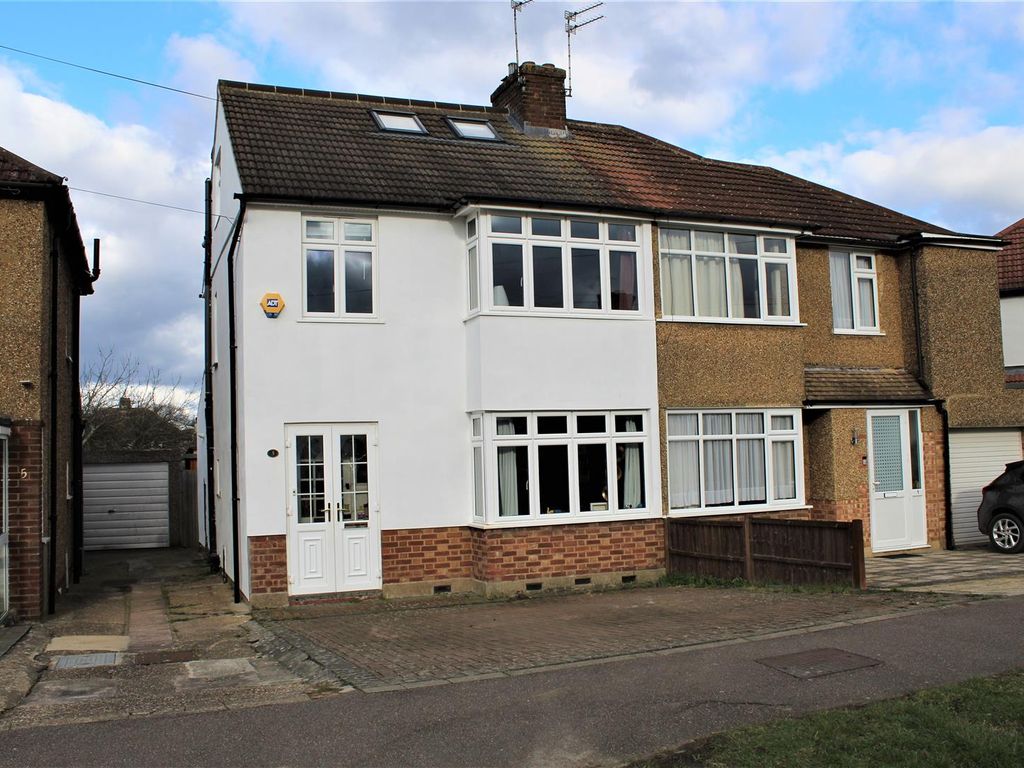 4 bed semidetached house for sale in Cambridge Drive, Potters Bar EN6