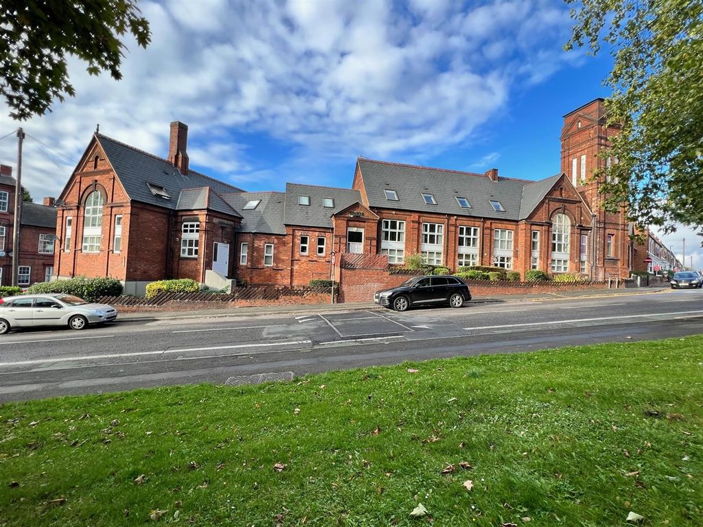 2 bed flat for sale in Cecil Street, Walsall WS4 Zoopla