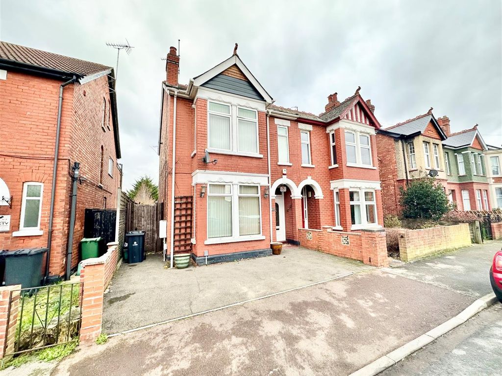 3 bed semidetached house for sale in Linden Road, Linden, Gloucester