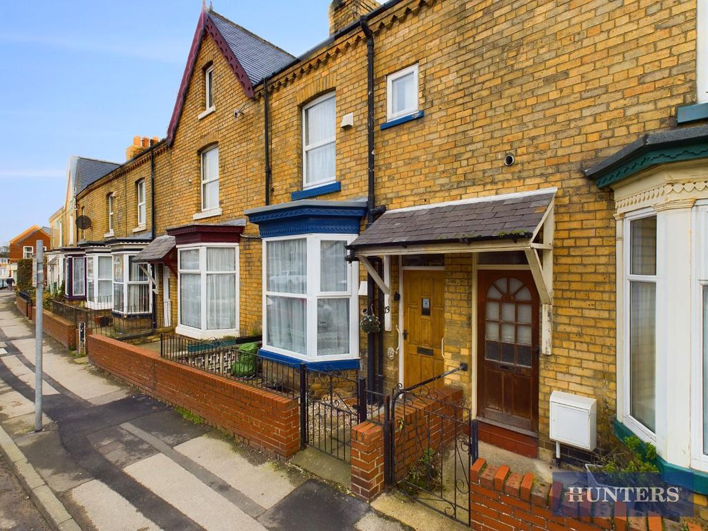 2 bed terraced house for sale in Columbus Ravine, Scarborough YO12, £