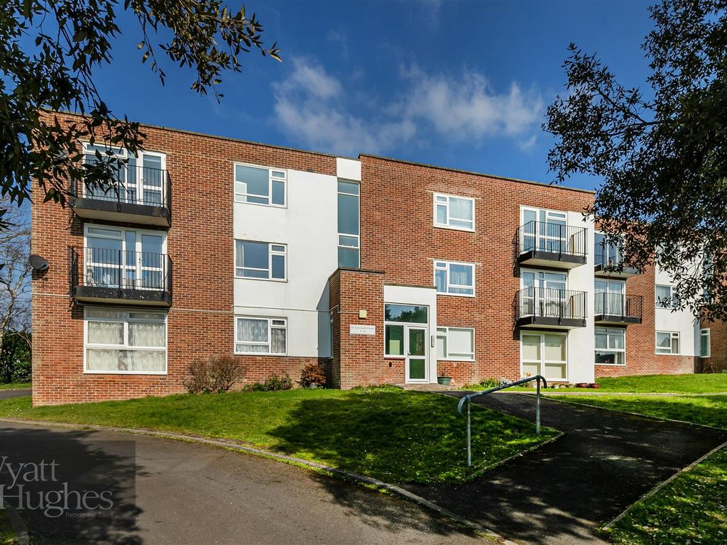 2 bed flat for sale in West Hill Road, St. LeonardsOnSea TN38 Zoopla