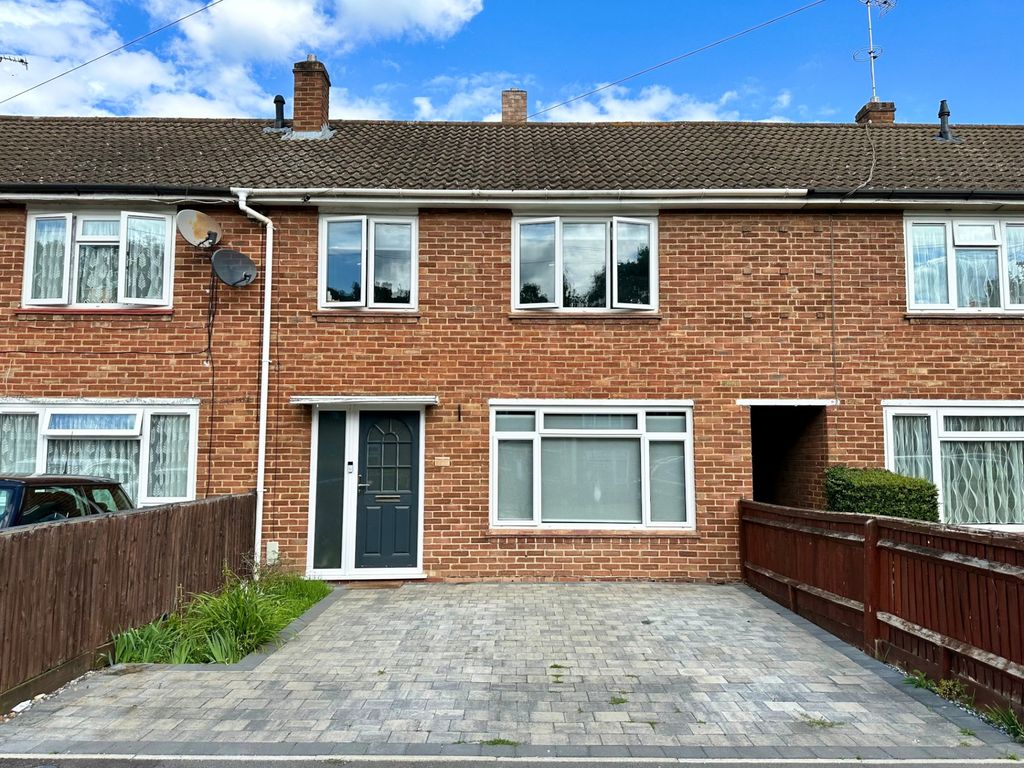 3 bed terraced house for sale in Goughs Meadow, Sandhurst, Berkshire