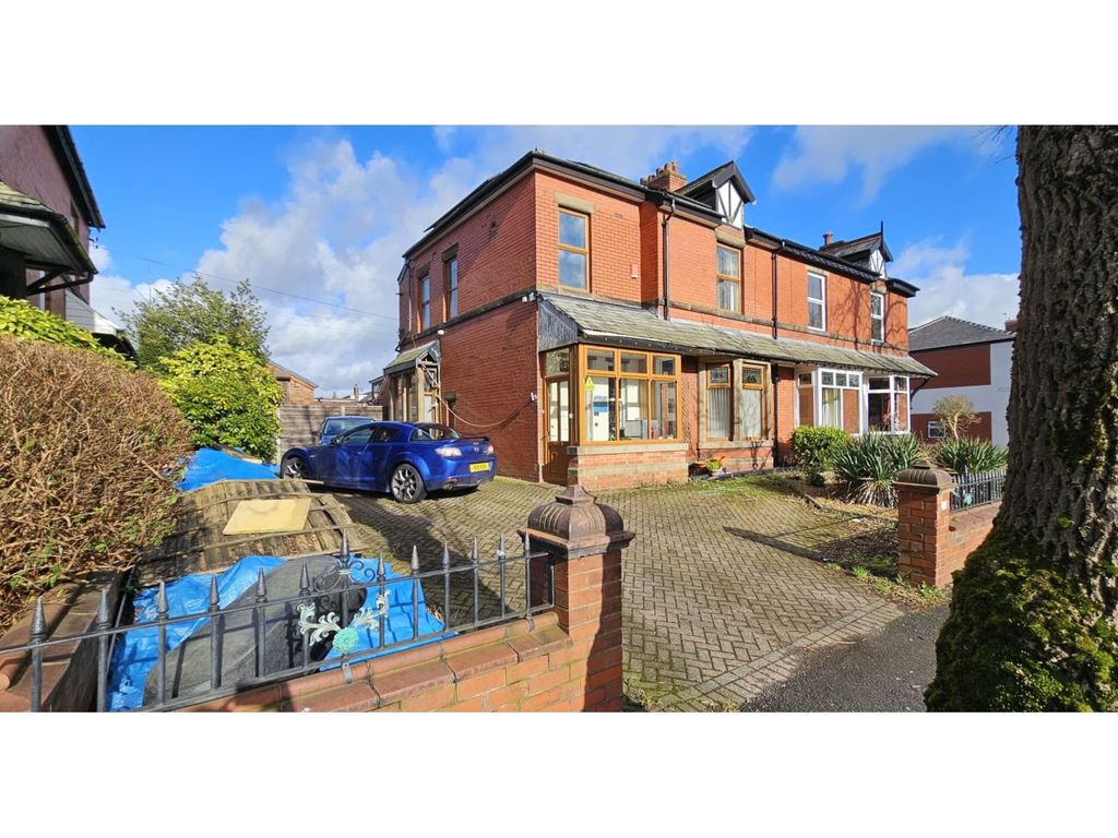 3 bed semidetached house for sale in Ainsworth Road, Bury BL8, £