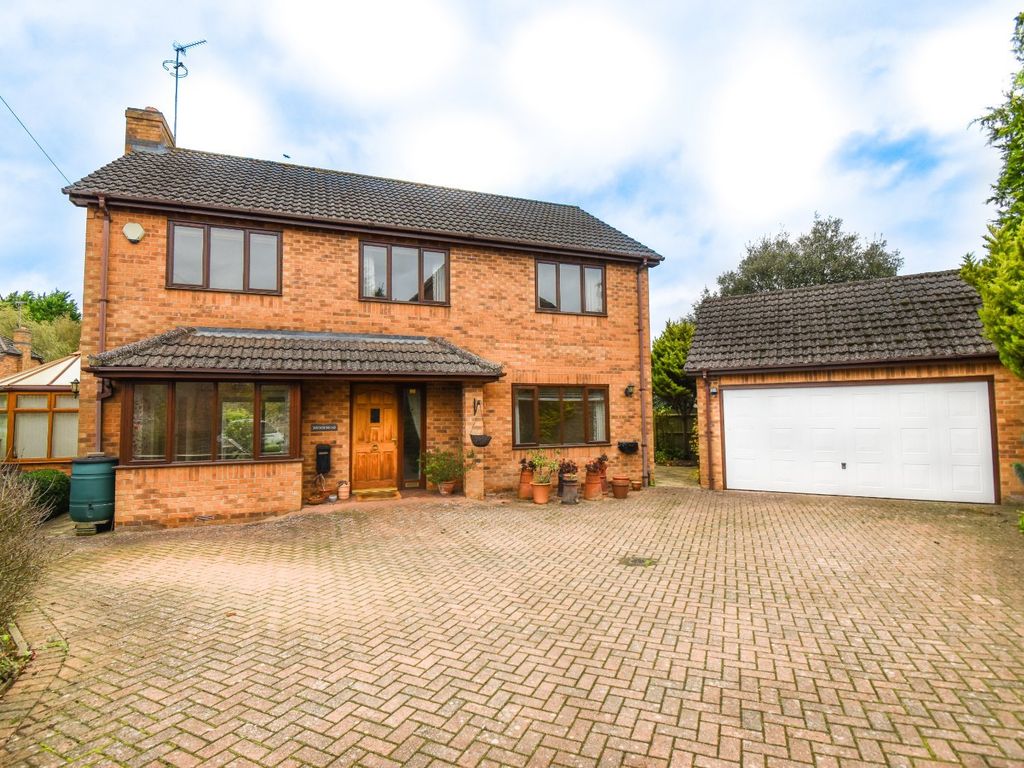 4 bed detached house for sale in Orchard Close, Hannington, Northampton