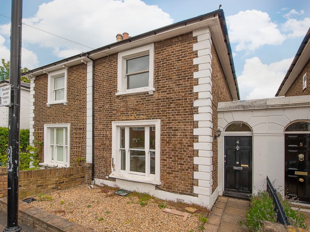 3 bed detached house for sale in Dunstable Road, Richmond TW9, £965,000