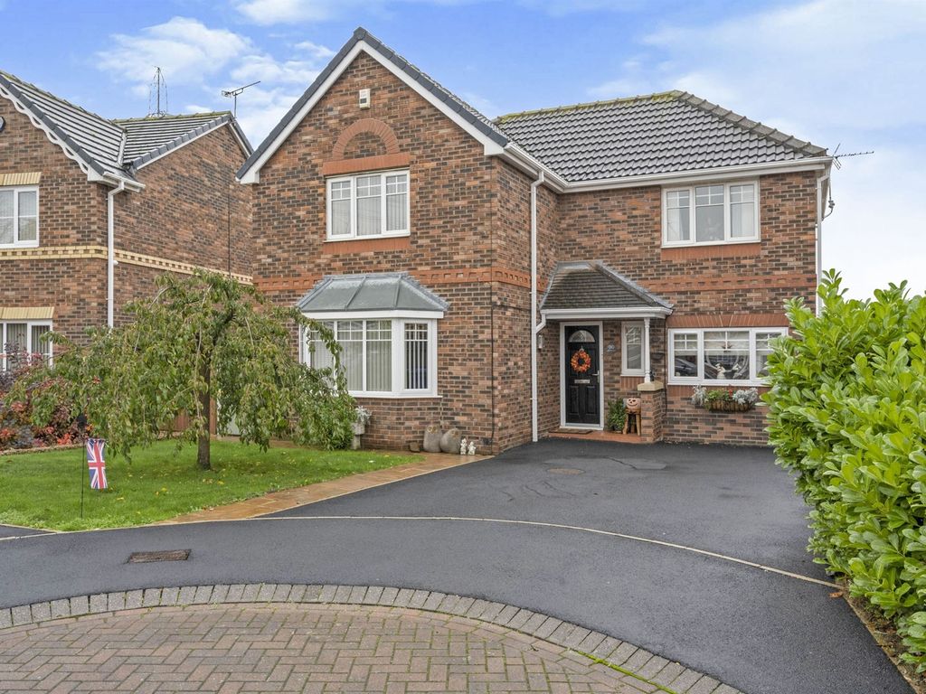 4 bed detached house for sale in Fiddlers Drive, Armthorpe, Doncaster