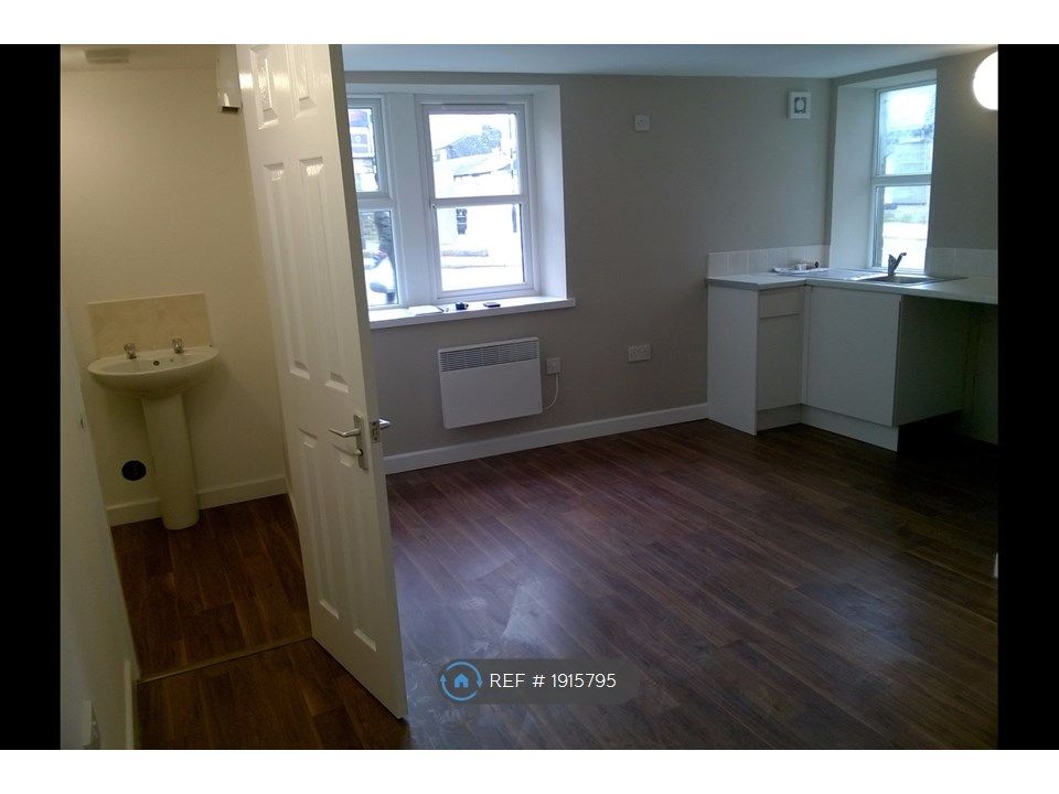 Studio to rent in Wilkinson Fold, Wyke, Bradford BD12, £460 pcm Zoopla