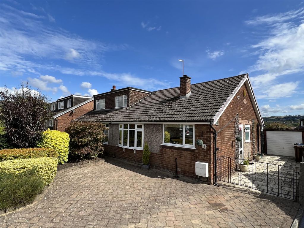 2 bed semidetached bungalow for sale in Bembridge Road, Denton
