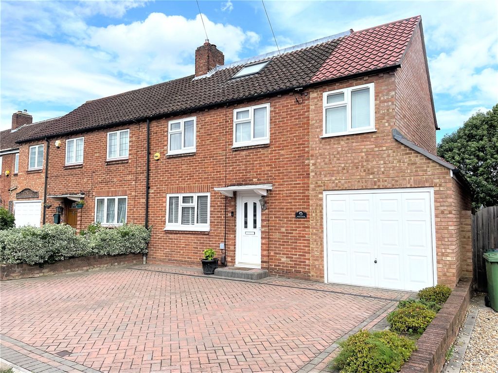 4 bed semidetached house for sale in Beverley Road, SunburyOnThames