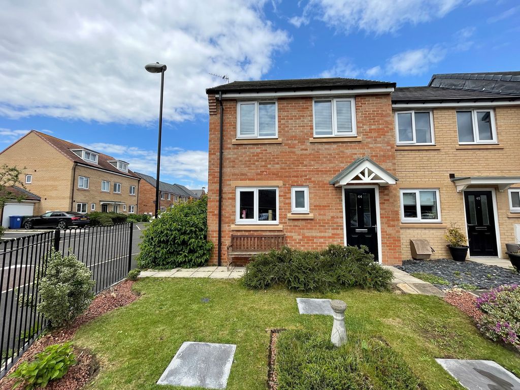 3 bed semidetached house for sale in Lawson Close, Byker, Newcastle