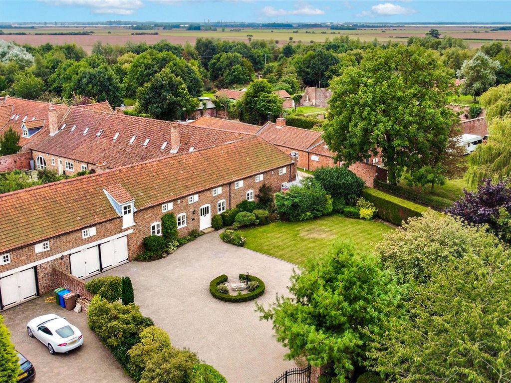 4 bed detached house for sale in Camerton Hall Lane, Camerton, Hull