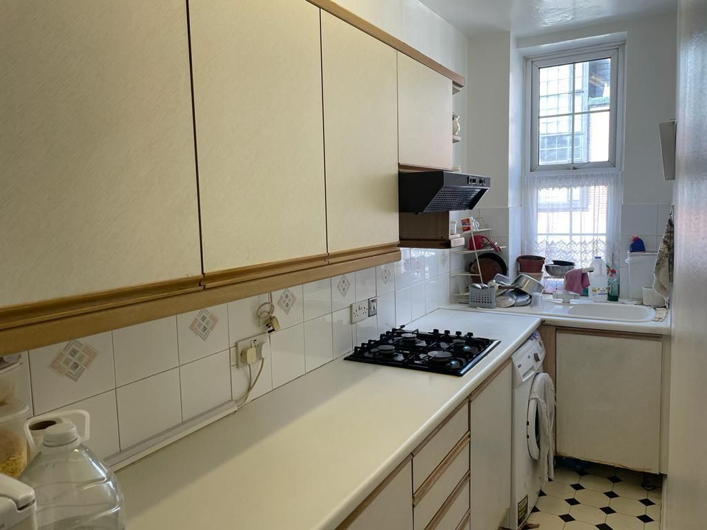 Cambridge Court, Sussex Gardens, 1 EU W2