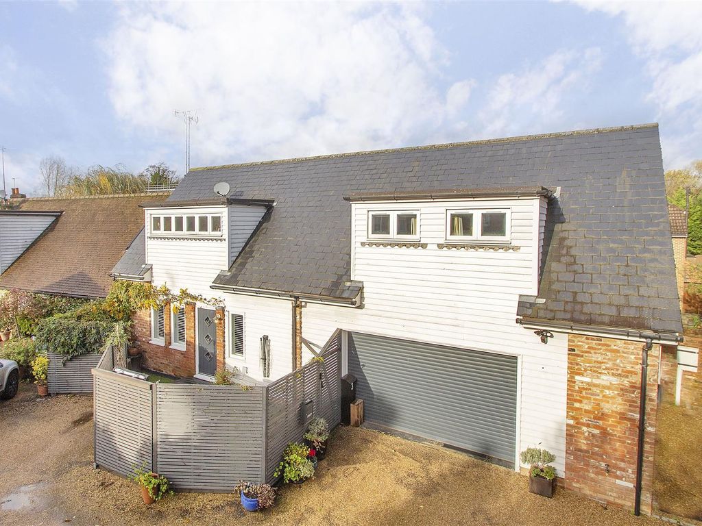 2 bed semidetached house for sale in Chevening Road, Chipstead