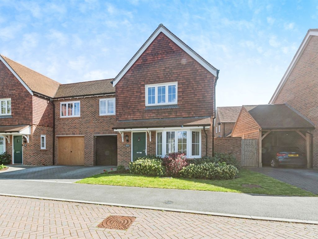 4 bed semidetached house for sale in Mansard Crescent, Chineham
