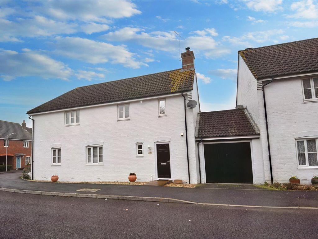 3 bed semidetached house for sale in Field Close, Sturminster Newton