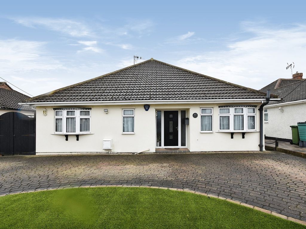 4 bed detached bungalow for sale in Fanton Chase, Wickford SS11 Zoopla