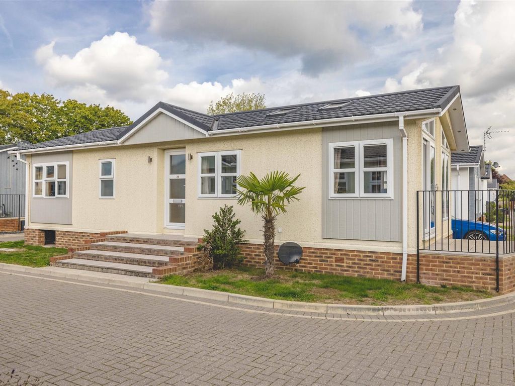 2 bed mobile/park home for sale in Lyngfield Caravan Park, Huxtable
