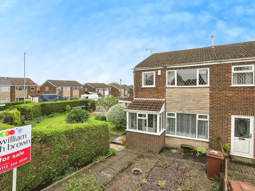 3 bed end terrace house for sale in Barwick Road, Leeds LS15, £200,000