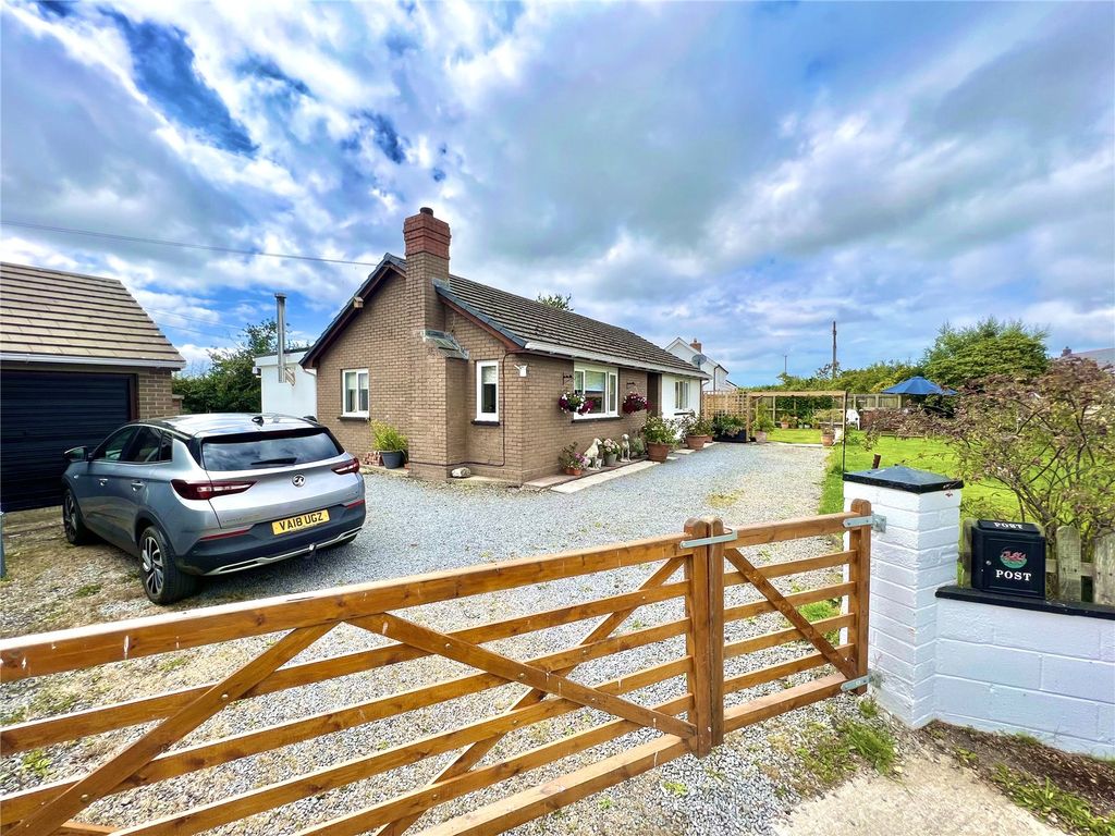 2 bed bungalow for sale in Cwm Cou, Newcastle Emlyn, Ceredigion SA38