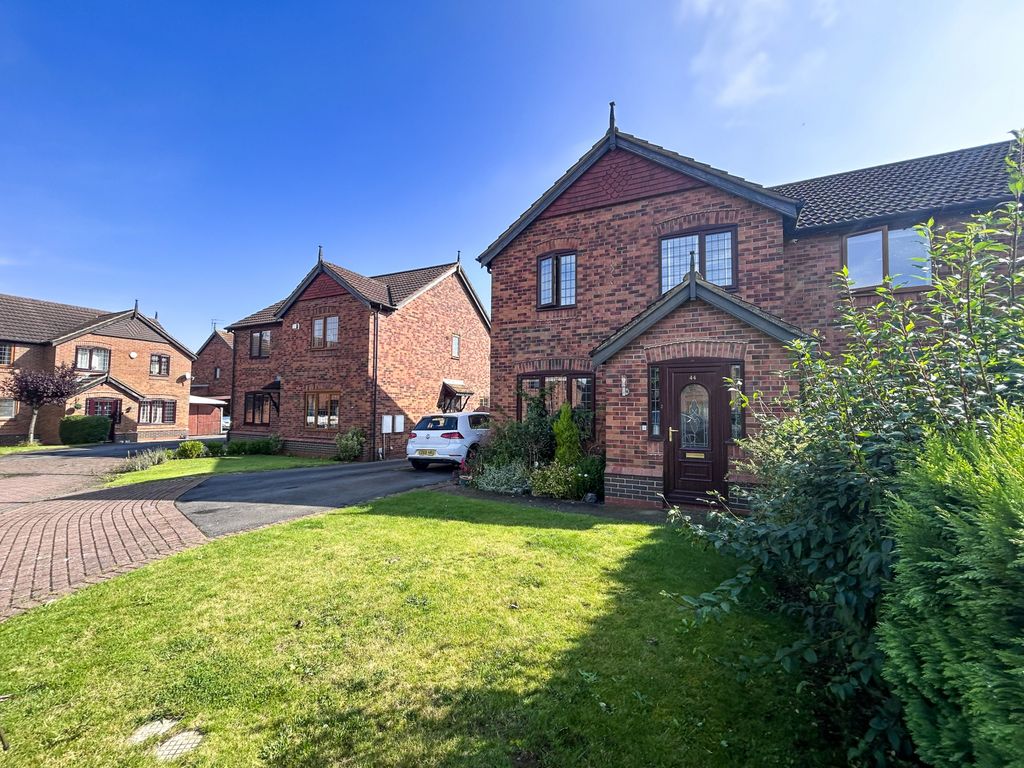 3 bed semidetached house for sale in Dale Park Avenue, Winterton