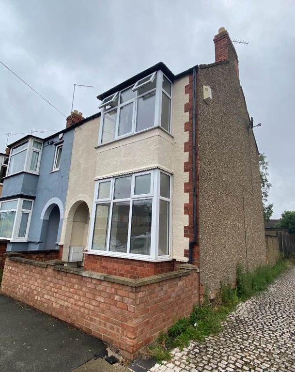 3 bed end terrace house to rent in Beech Avenue, Northampton NN3, £