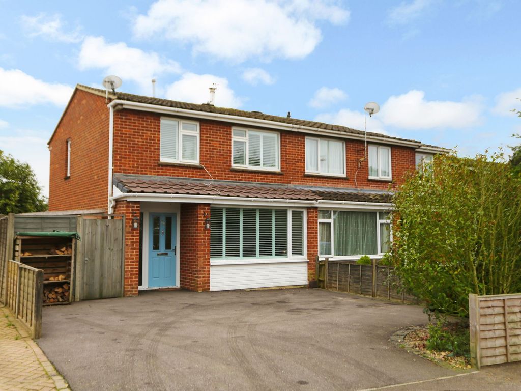 3 bed semidetached house for sale in Sandy Lane, Fair Oak SO50, £